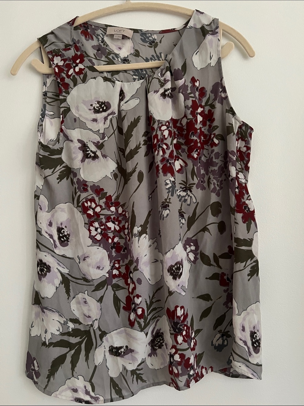 LOFT Gray Floral Sleeveless Pleat-Front Camisole with Burgundy Accents